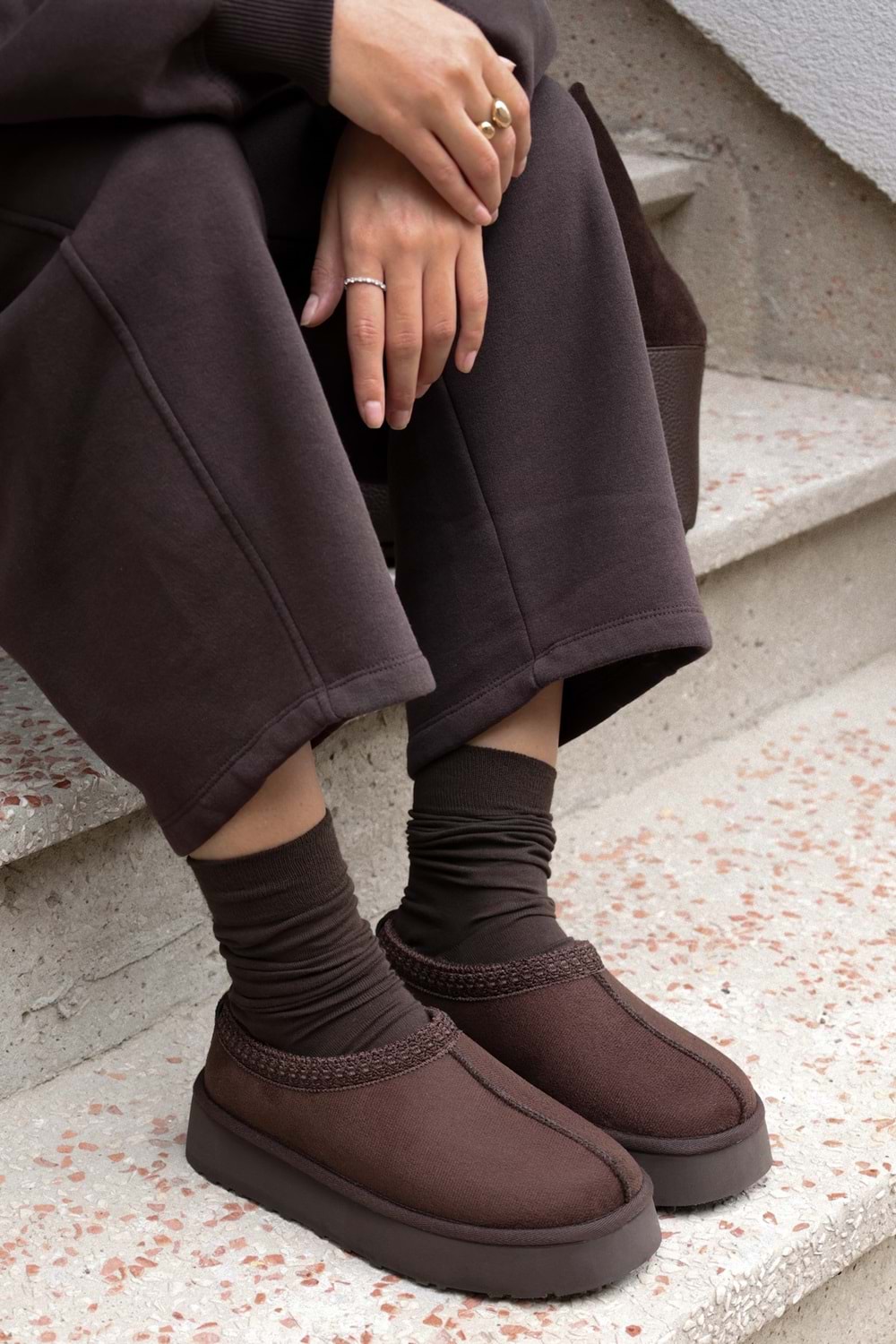 Kadın Uggps Kahve İçi Tüylü Kısa Süet Düz Terlik