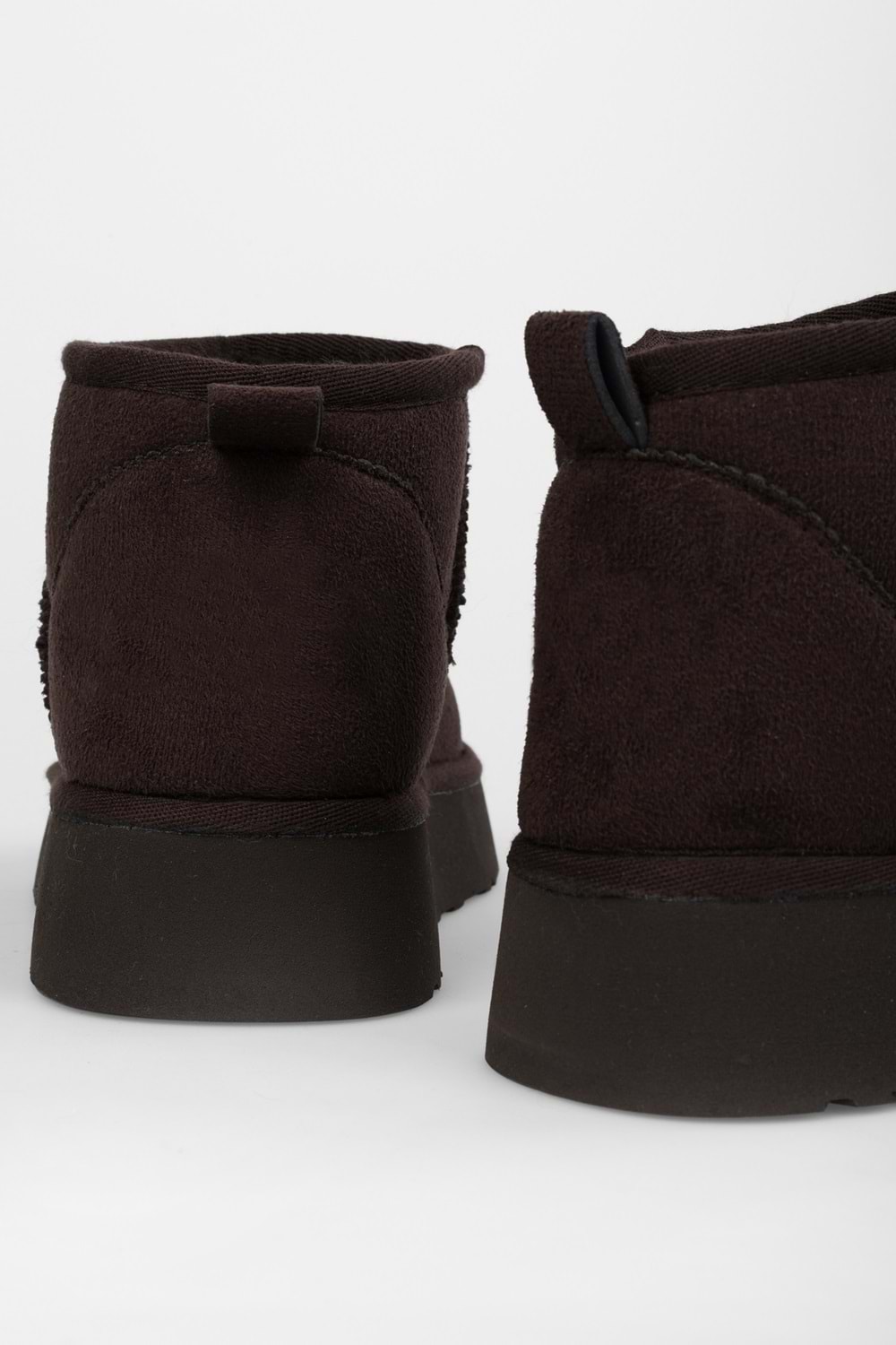 Kadın Uggys Acı Kahve İçi Tüylü Kısa Süet Bot