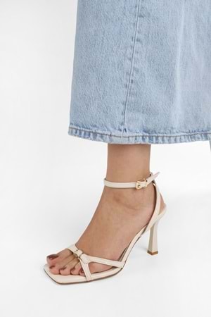 Kadın Jolie Ekru Cilt Kemer Detaylı Topuklu Ayakkabı