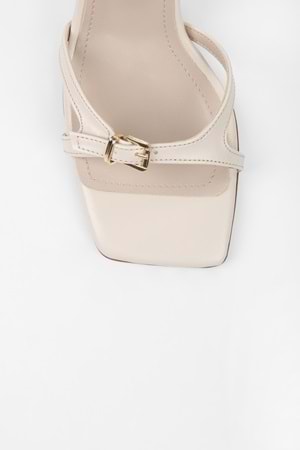 Kadın Jolie Ekru Cilt Kemer Detaylı Topuklu Ayakkabı
