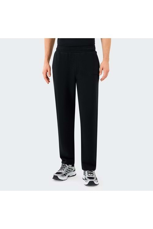 M Essential Regular Sweatpant