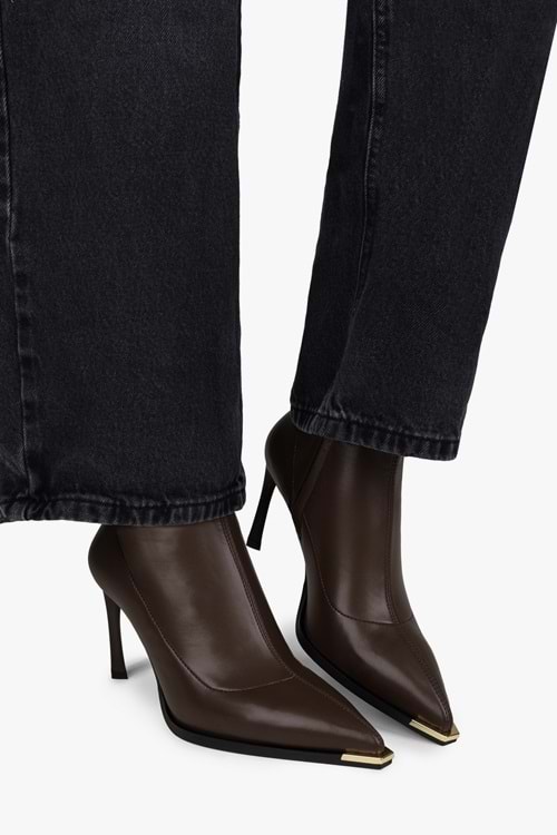 Kadın Belin Kahve Cilt Önü Metal Detaylı Streç Topuklu Bot