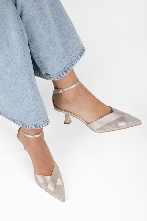 Kadın Oira Bej Saten Stiletto