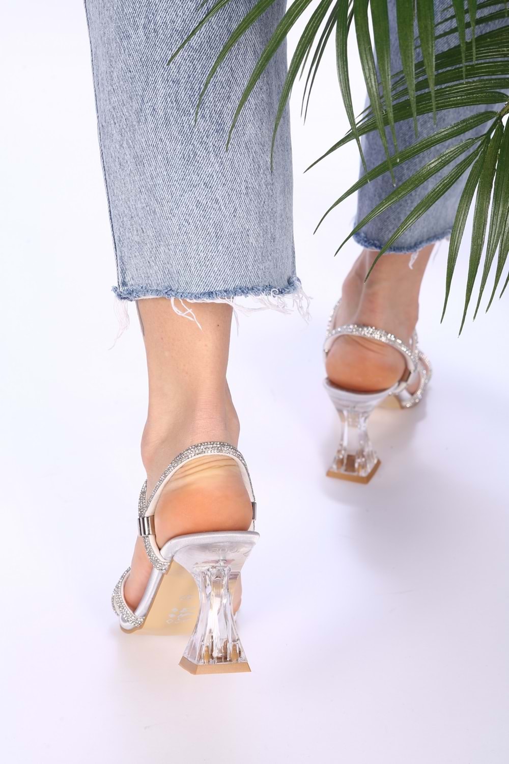 Kadın Teyna Gümüş Saten Biyeli Taşlı Topuklu Terlik&Ayakkabı