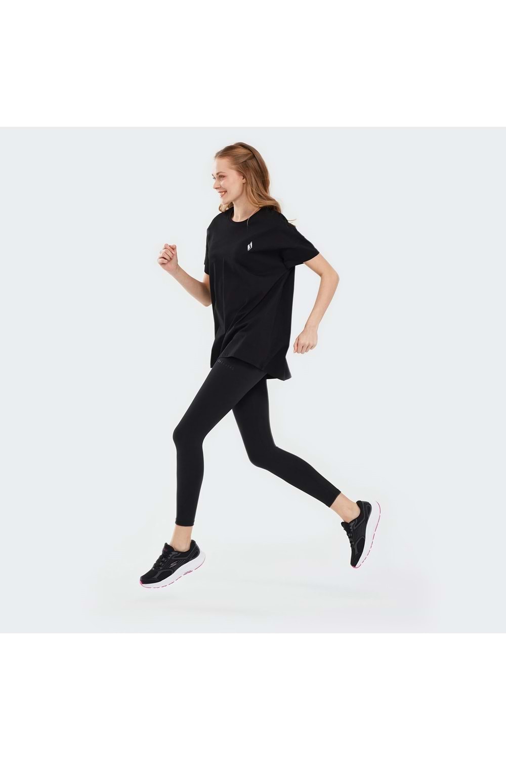 W Crew Neck Graphic Tee Shirt