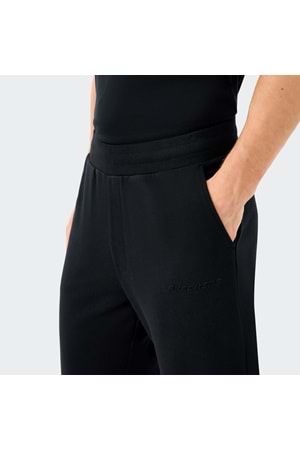 M Essential Regular Sweatpant