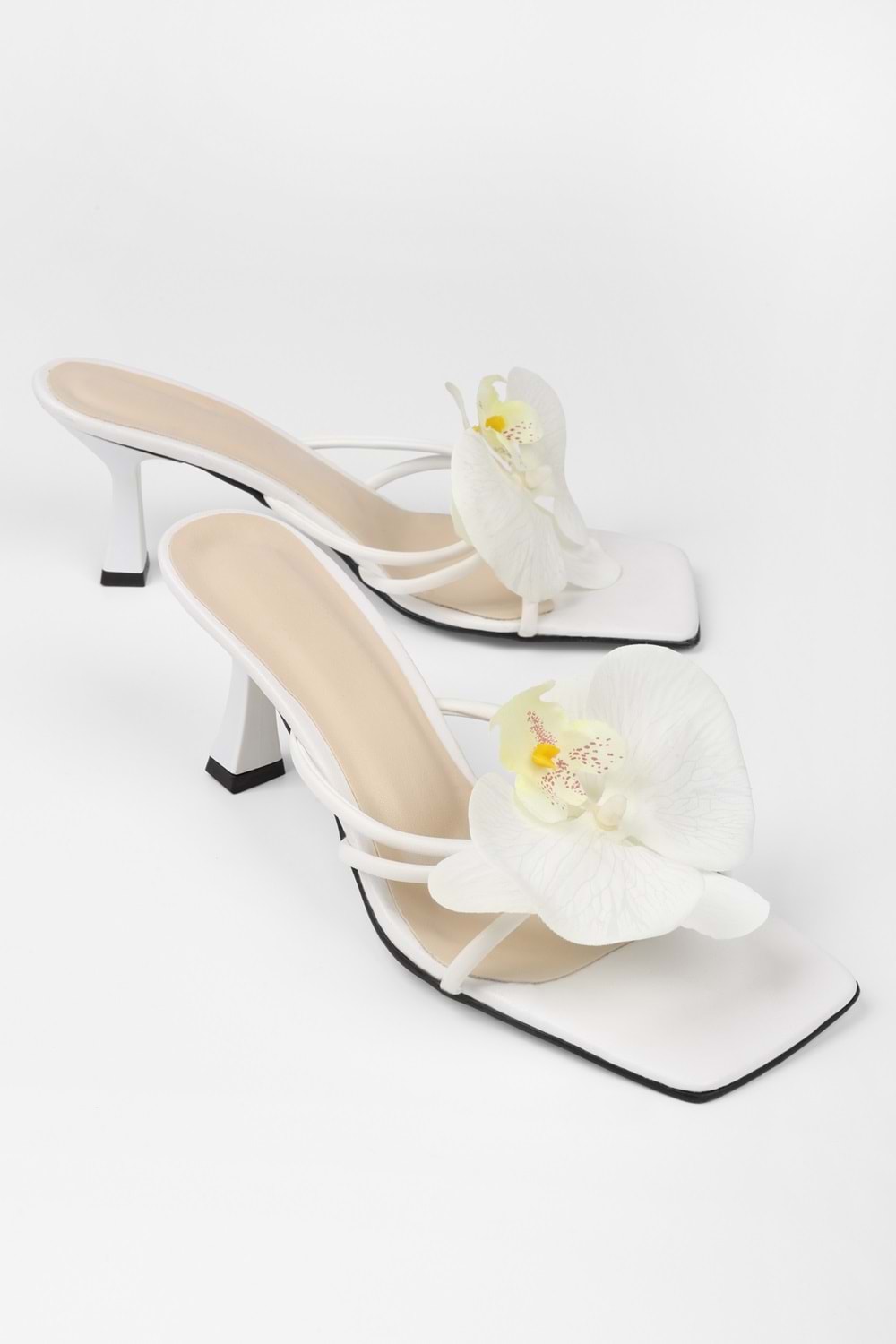 Kadın Orchid Beyaz Cilt Çiçek Tokalı Topuklu Terlik