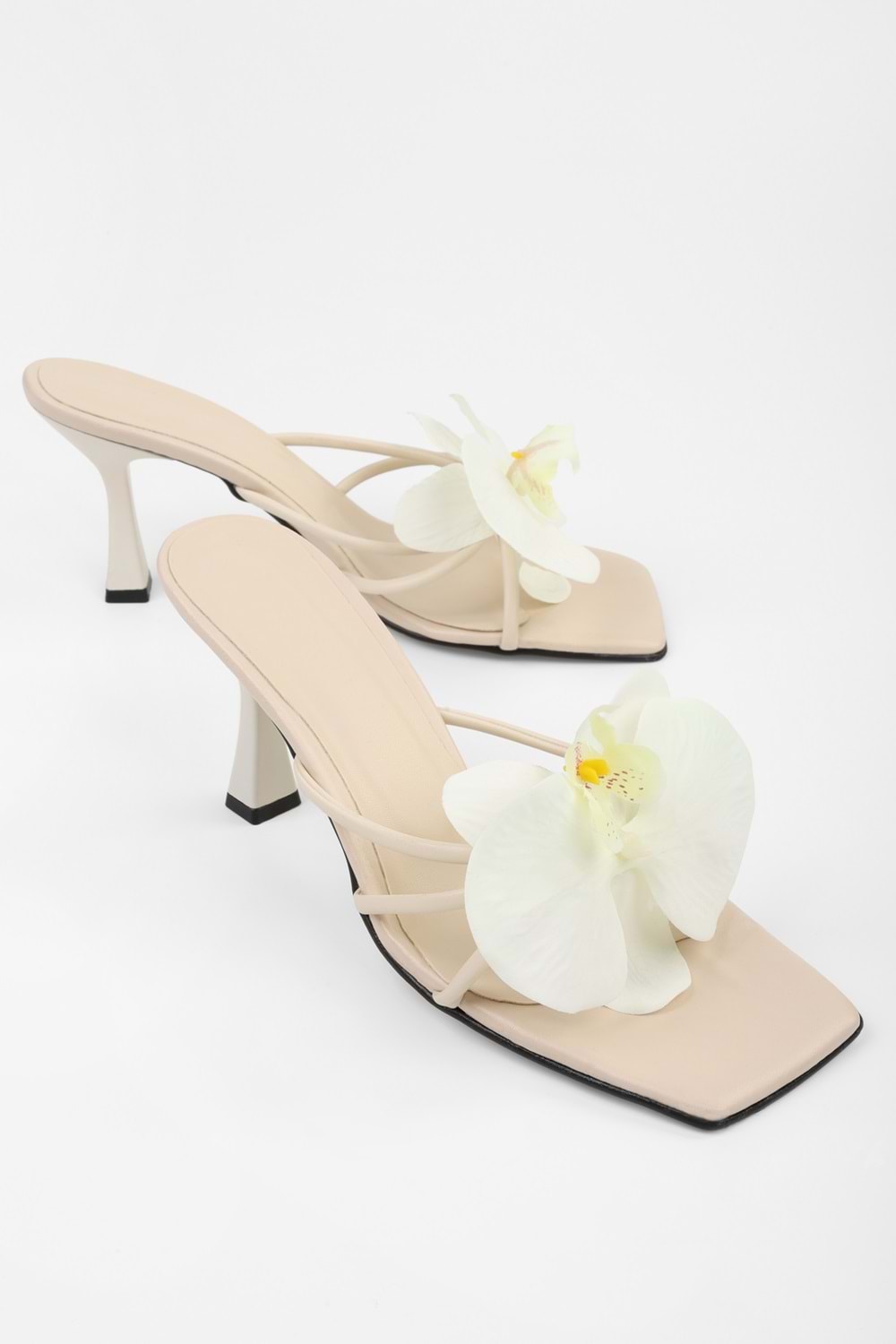 Kadın Orchid Bej Cilt Çiçek Tokalı Topuklu Terlik