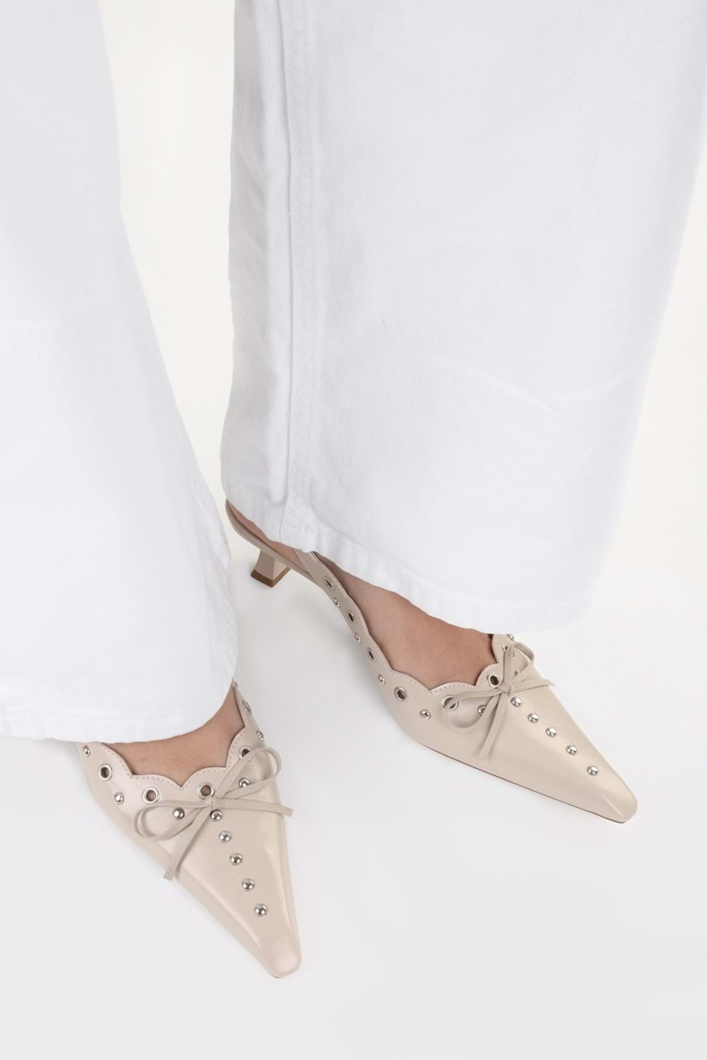 Kadın Spice Ekru Cilt Fiyonk Detaylı Stiletto