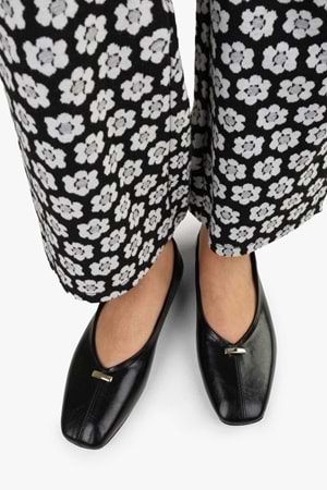 Kadın Viana Siyah Cilt Gold Tokalı Babet