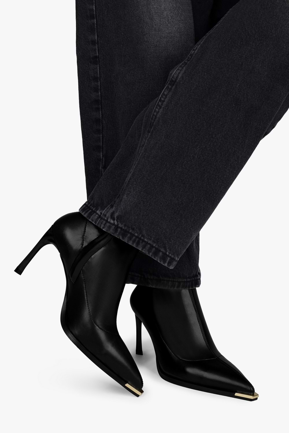 Kadın Belin Siyah Cilt Önü Metal Detaylı Streç Topuklu Bot