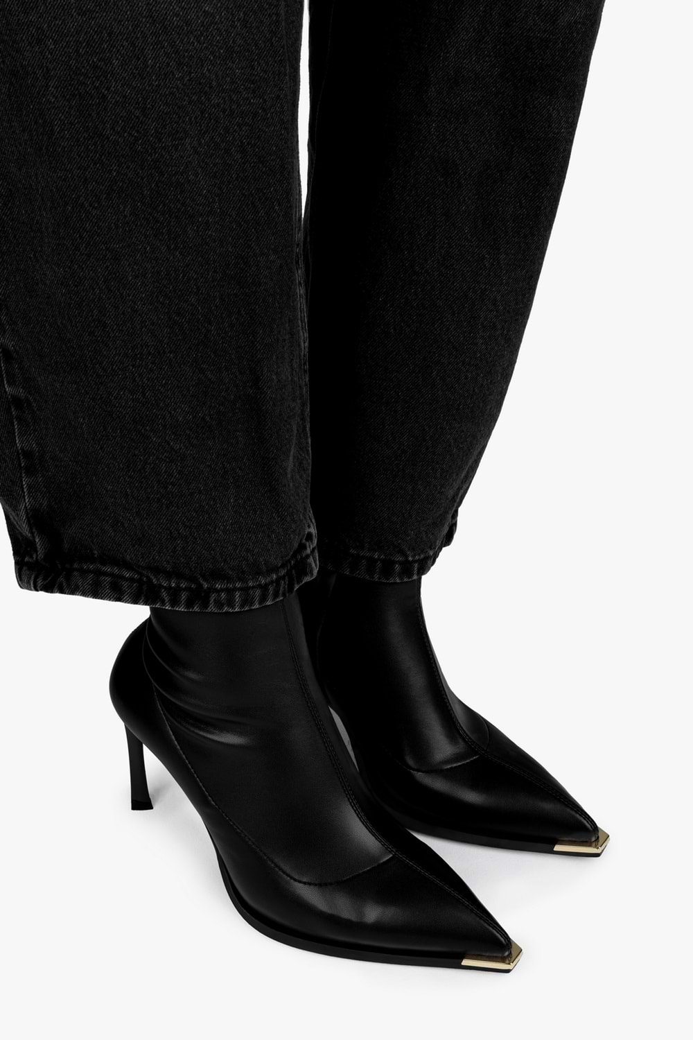 Kadın Belin Siyah Cilt Önü Metal Detaylı Streç Topuklu Bot