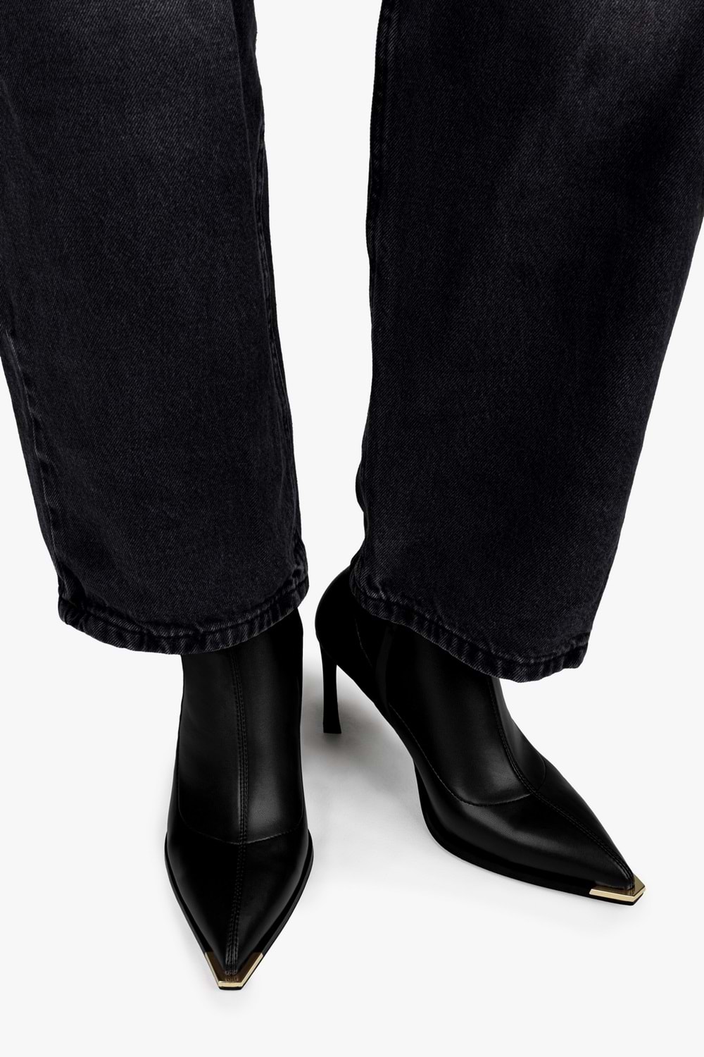 Kadın Belin Siyah Cilt Önü Metal Detaylı Streç Topuklu Bot