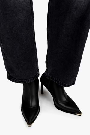 Kadın Belin Siyah Cilt Önü Metal Detaylı Streç Topuklu Bot