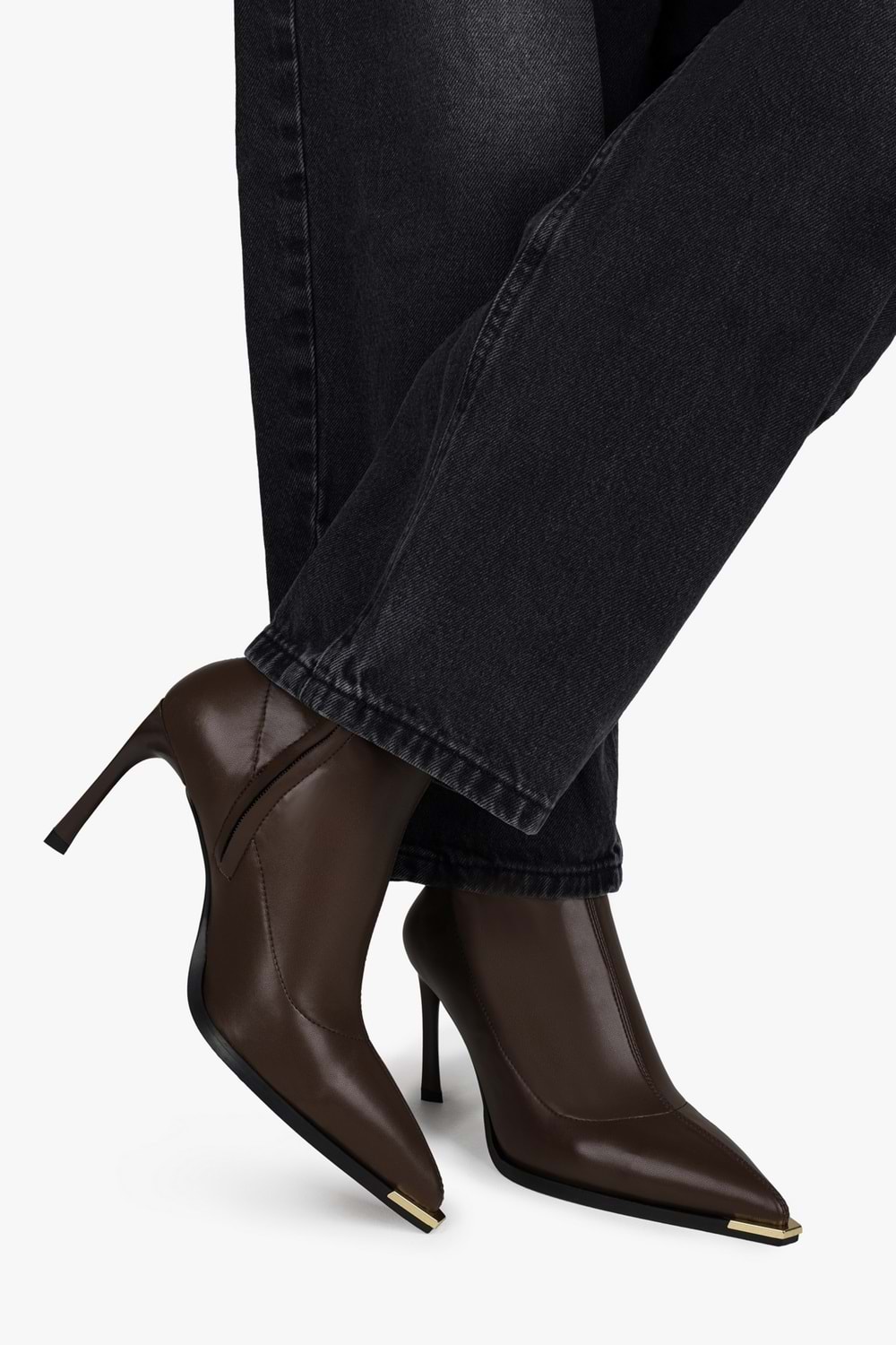 Kadın Belin Kahve Cilt Önü Metal Detaylı Streç Topuklu Bot