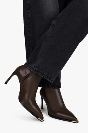 Kadın Belin Kahve Cilt Önü Metal Detaylı Streç Topuklu Bot