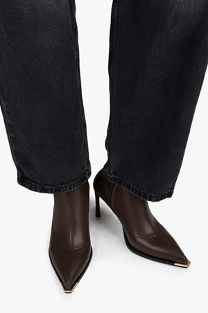 Kadın Belin Kahve Cilt Önü Metal Detaylı Streç Topuklu Bot