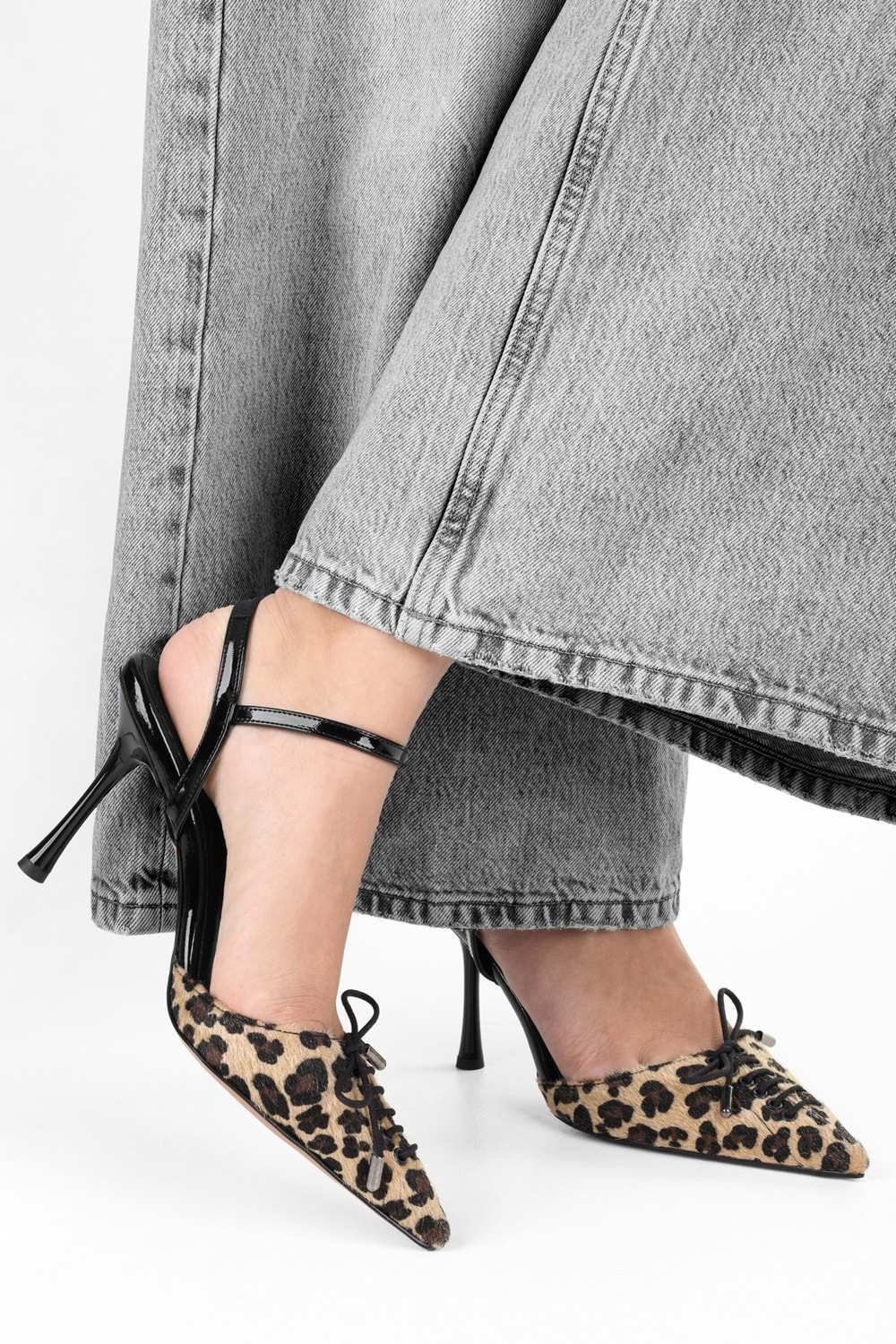 Kadın Zenya Leopar Tüylü Bağcıklı Fiyonk Detaylı Topuklu Stiletto