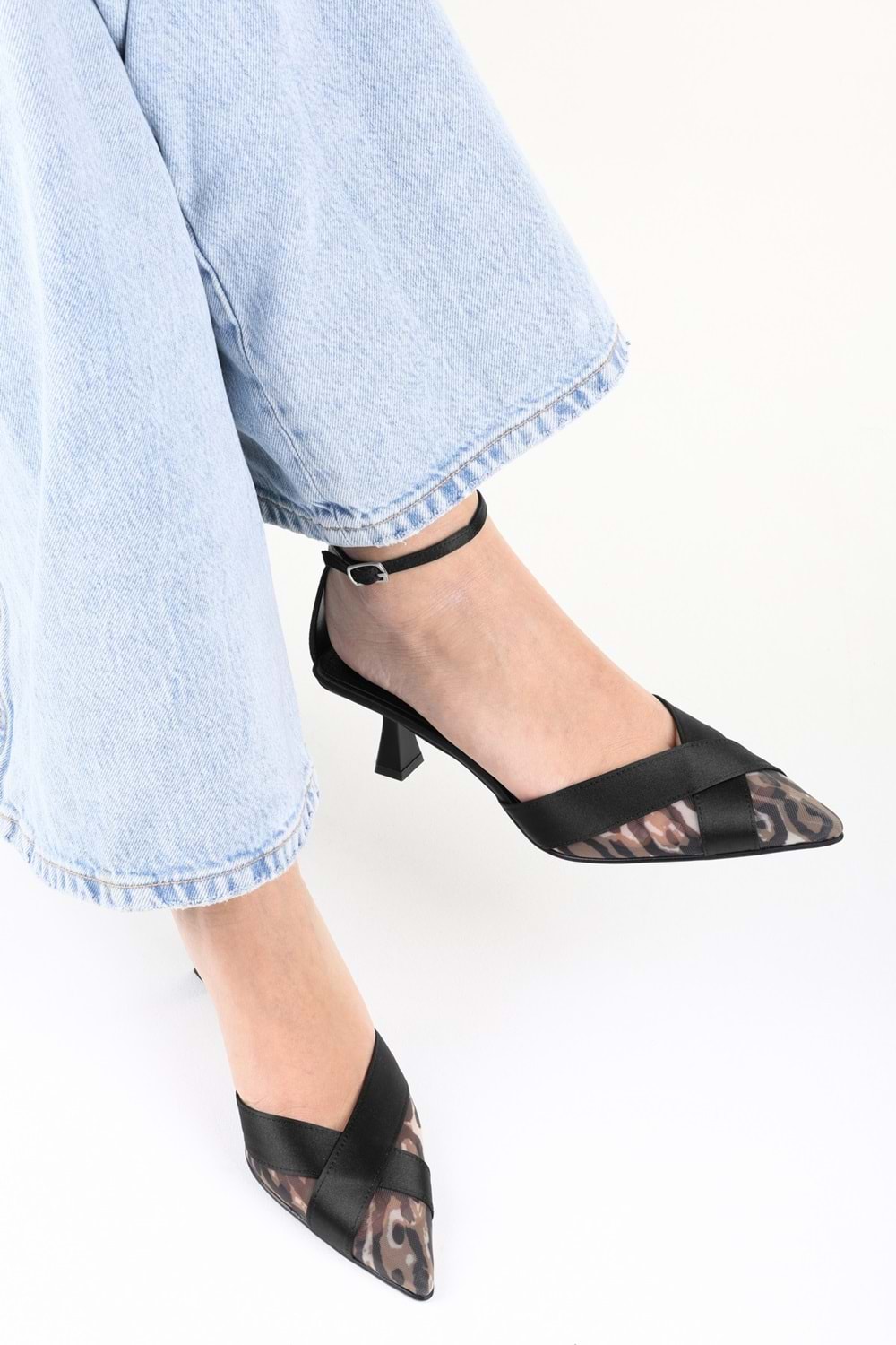 Kadın Oira Siyah Leopar Desenli Saten Stiletto