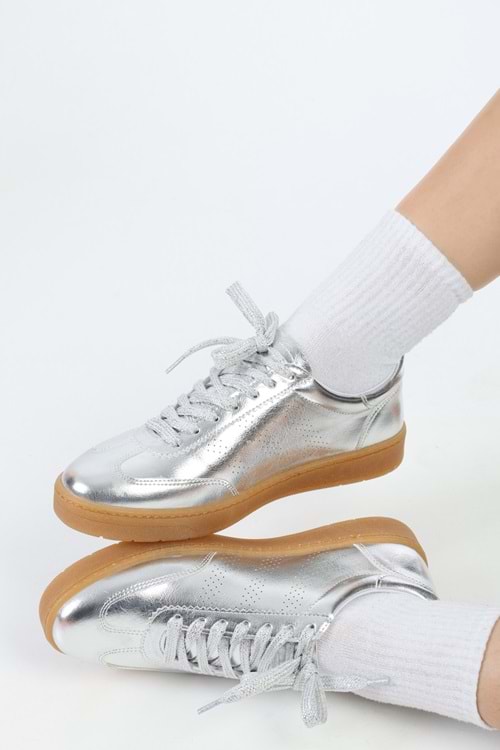 Kadın Campues Gümüş Metalik Düz Spor Ayakkabı