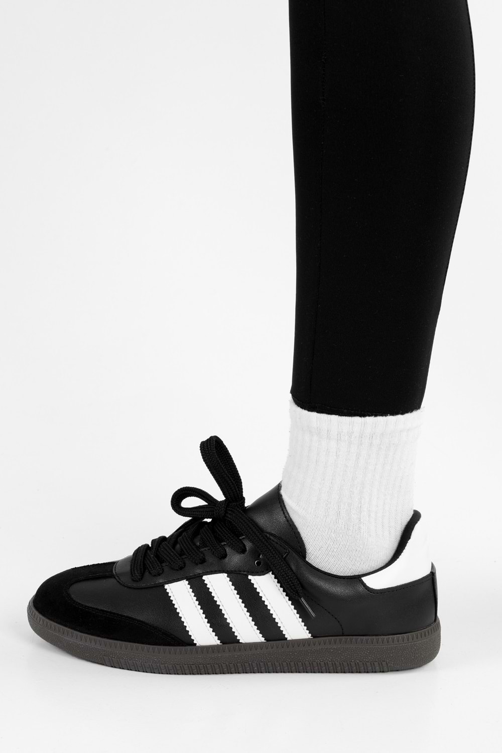 Kadın Sambai Siyah-Beyaz Çizgili Düz Spor Ayakkabı