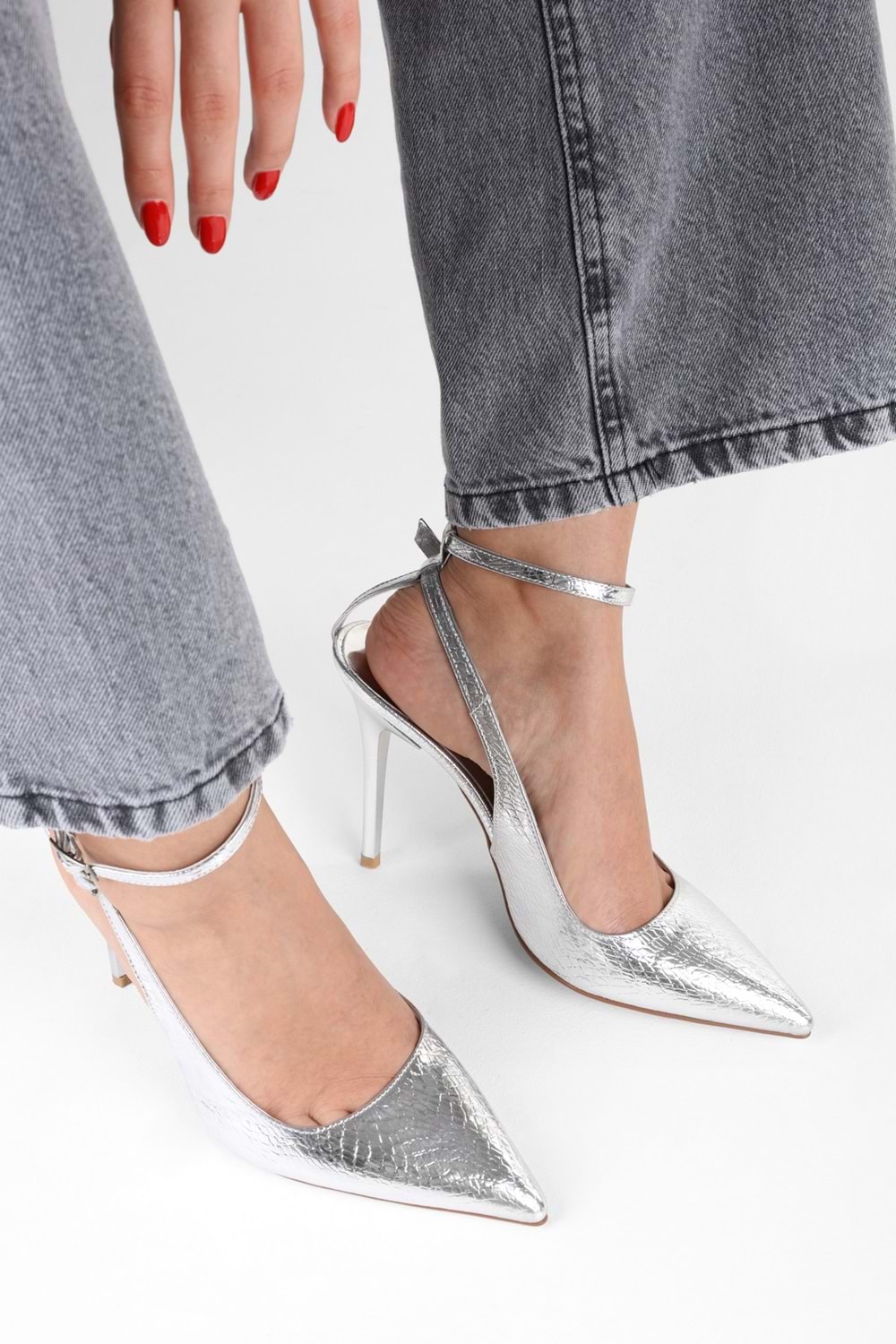 Kadın Mila Gümüş Yılan Desenli Kemerli Bilekten Bağlı Stiletto