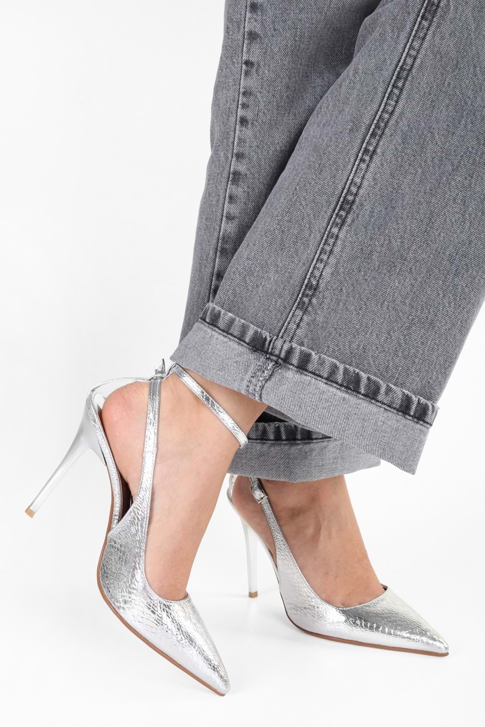 Kadın Mila Gümüş Yılan Desenli Kemerli Bilekten Bağlı Stiletto